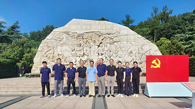 緬懷先烈愛(ài)國(guó)魂，幸福不忘英雄史